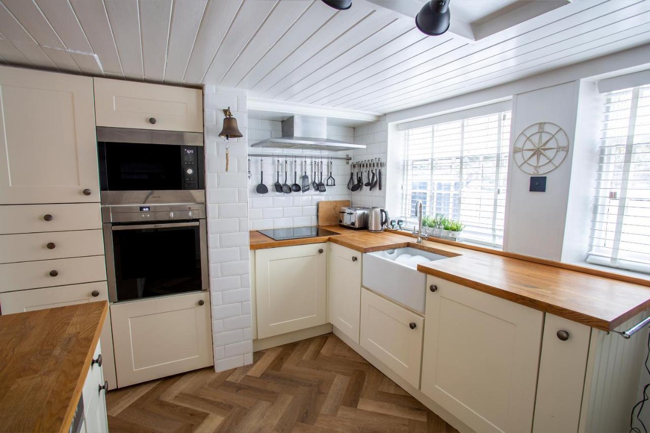 Whitby Boutique - Mast Cottage Exterior photo